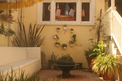 facial-bungalow-lounge-patio